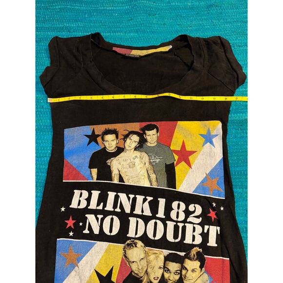 VINTAGE 2004 ONE OF A KIND BLINK 182 & NO DOUBT CONCERT BAND TEE TANK - Picture 5 of 7